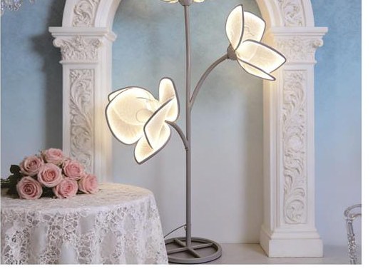 Three-Head Calla Lily Aisle Light